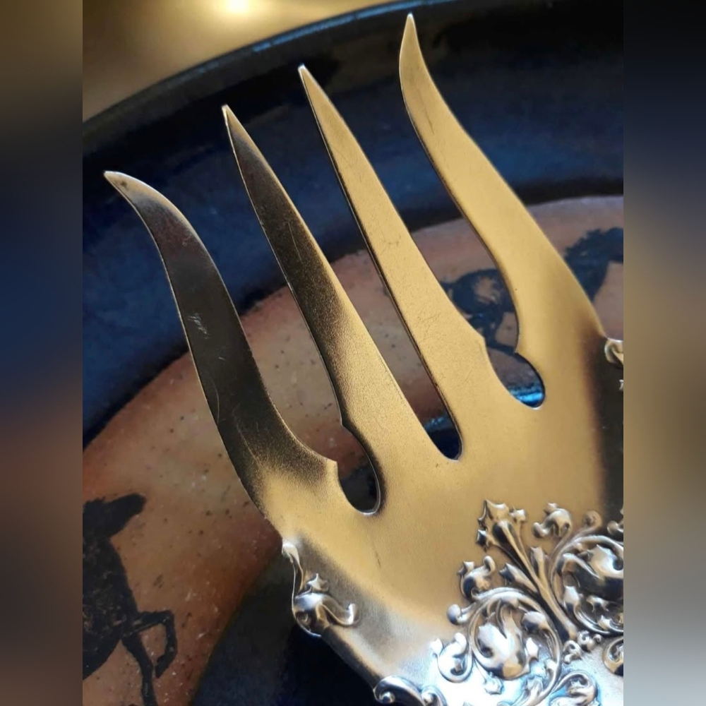 Rogers Bros 1847 "Berkshire" Salad Serving Fork, 8 3/4" Excellent 1895! - Picture 2 of 7